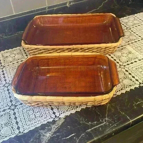 1980s Vintage Set of 2 Anchor
Hocking Amber Casserole Dishes in Baskets - Picture 2 of 16